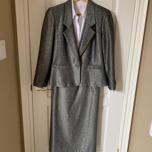 GREY WOOL WOMEN SKIRT AND JACKET SUIT - SIZE SMALL